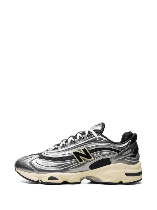 New Balance
1000 metallic sneakers