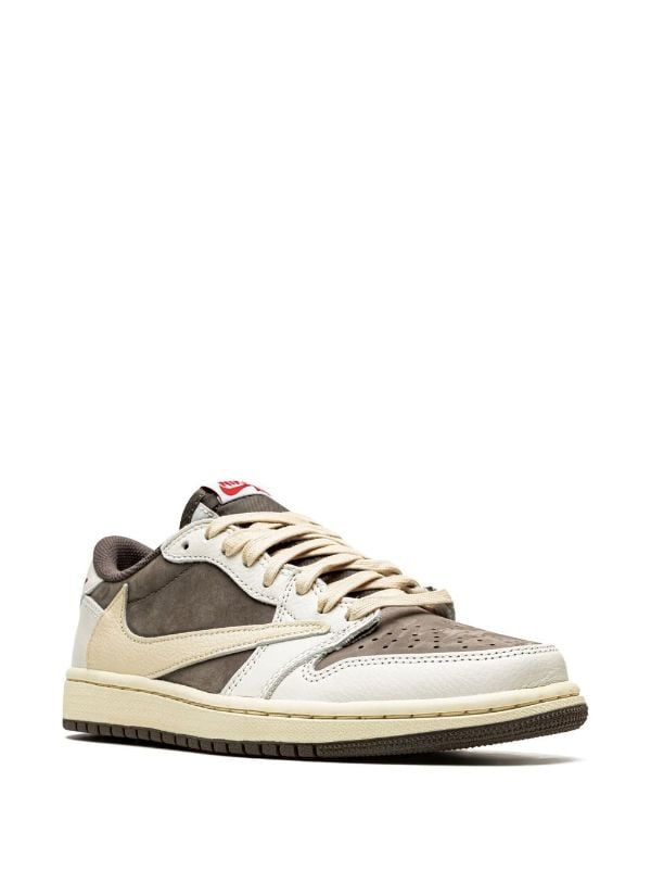 Jordan
x Travis Scott Air Jordan 1 Low OG "Reverse Mocha" sneakers