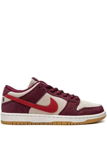 Nike
SB Dunk Low "Skate Like A Girl" sneakers