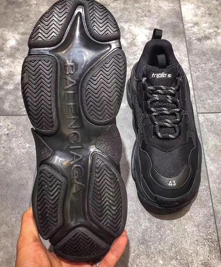 BALENCIAGA - TRIPLE S